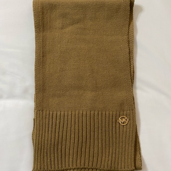 Womens Michael Kors Scarf and Hat Set - Picture 3 of 3
